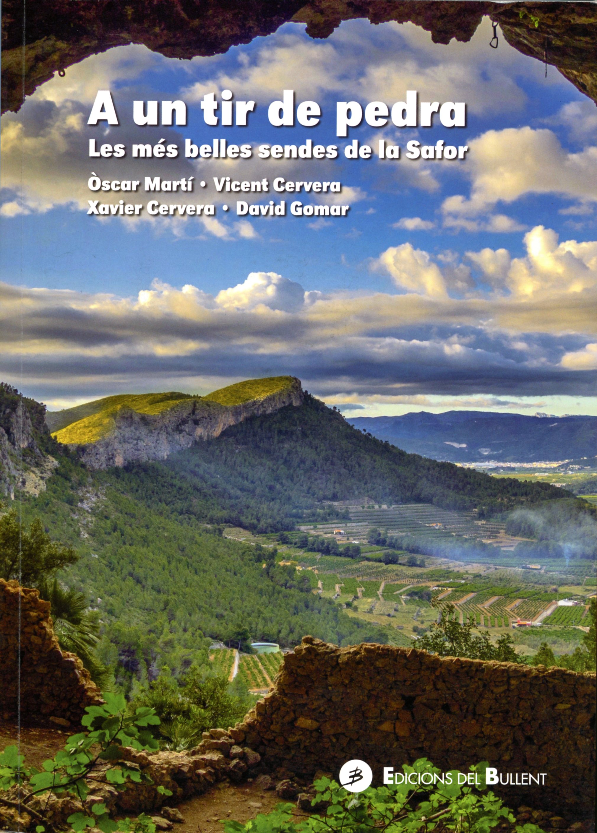 A un tir de pedra : Les més belles sendes de la Safor - Portada